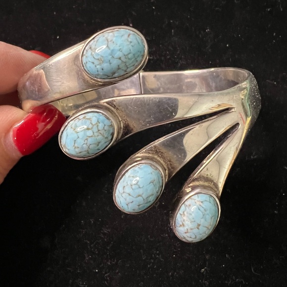 Taxco Jewelry - TAXCO 925 STERLING SILVER VINTAGE TURQUOISE CLAMPER BRACELET